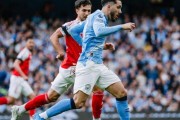 英超一夜变天！谢尔基神仙球哈兰德制胜，曼城2-1阿森纳剑指冠军